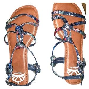 Denim blue sandals (with flower pattern)